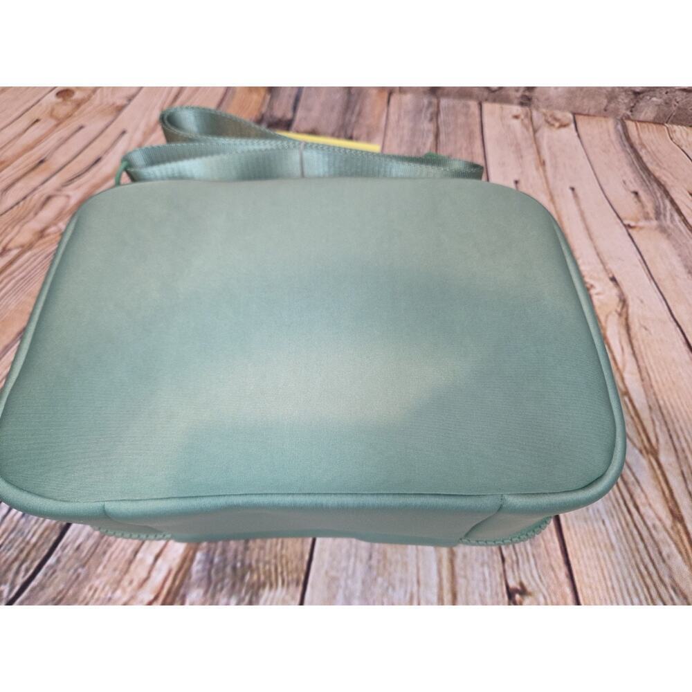 All In Motion Green Soft Lunch Box Shoulder Strap Pockets - Picture 3 of 4